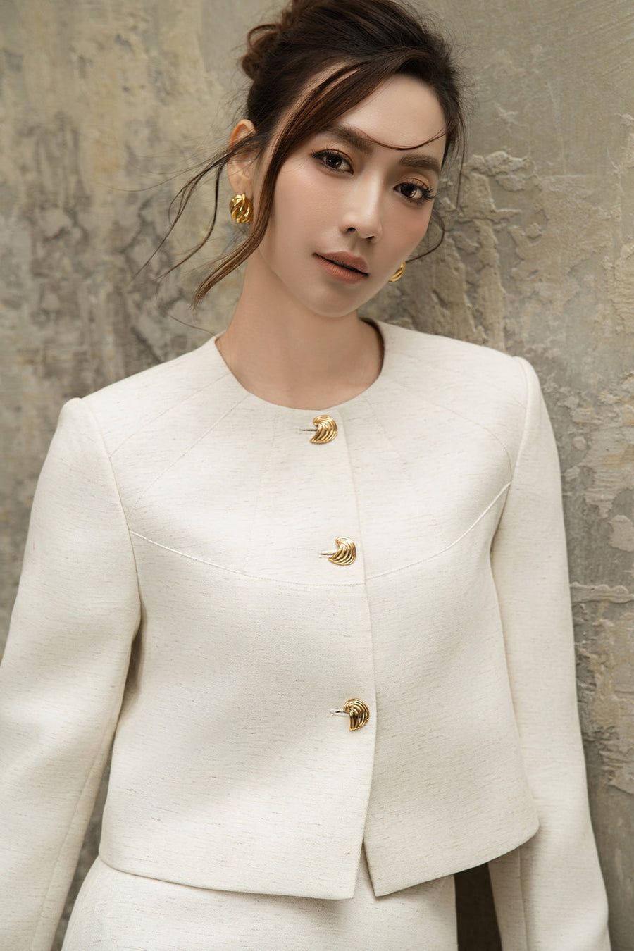Nguyet Button Top 4