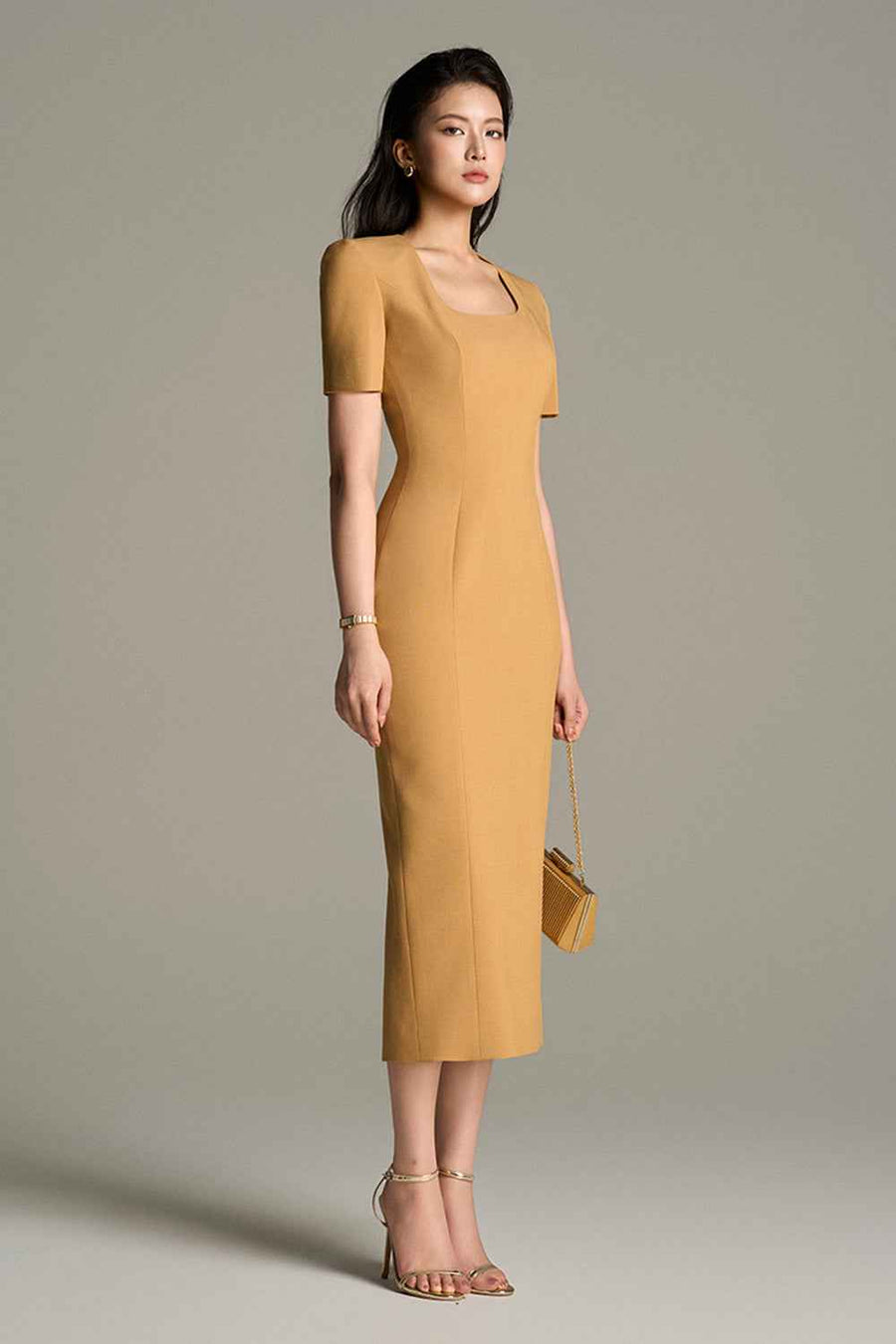 Célure Scoop Neck Midi Dress