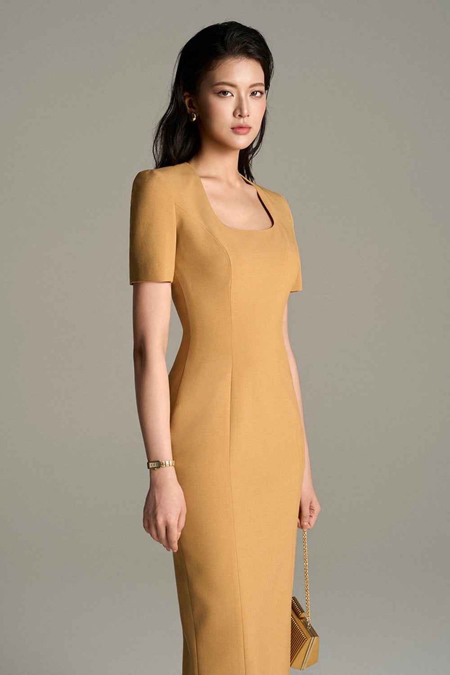 Célure Scoop Neck Midi Dress
