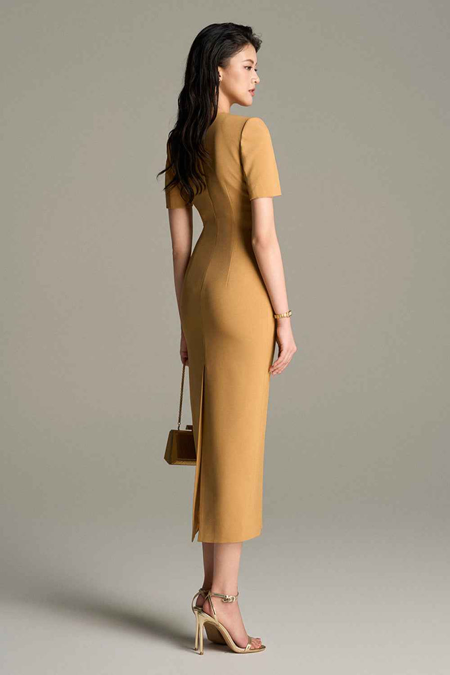 Célure Scoop Neck Midi Dress
