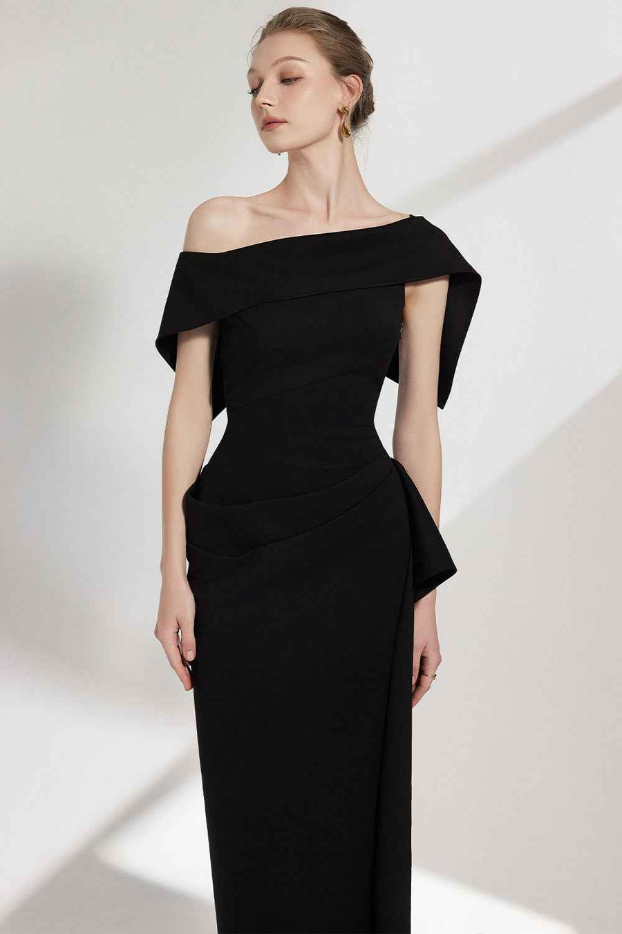 Arene Sheath Diagonal Neck Spandex Midi Dress