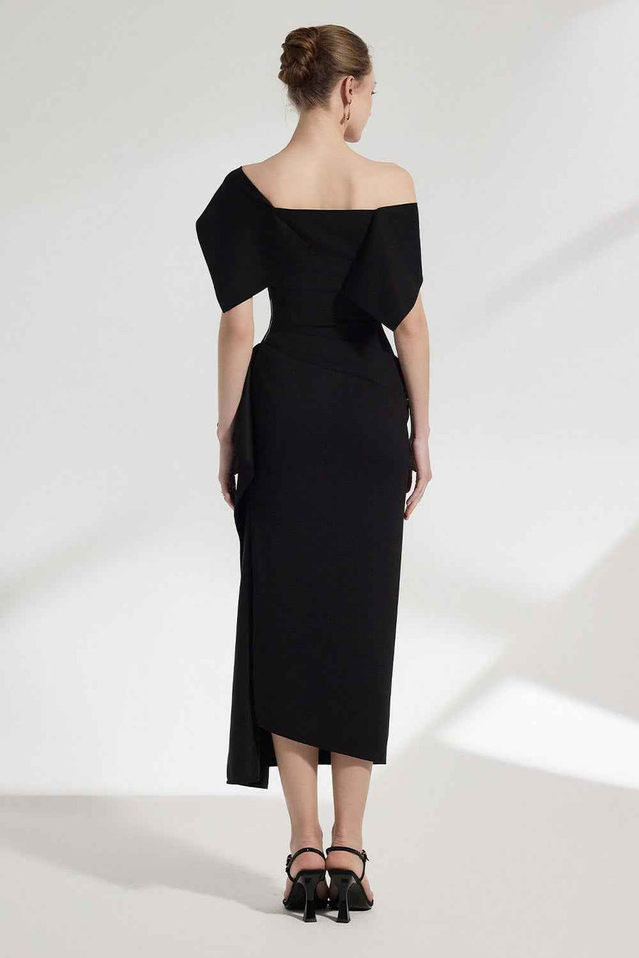 Arene Sheath Diagonal Neck Spandex Midi Dress