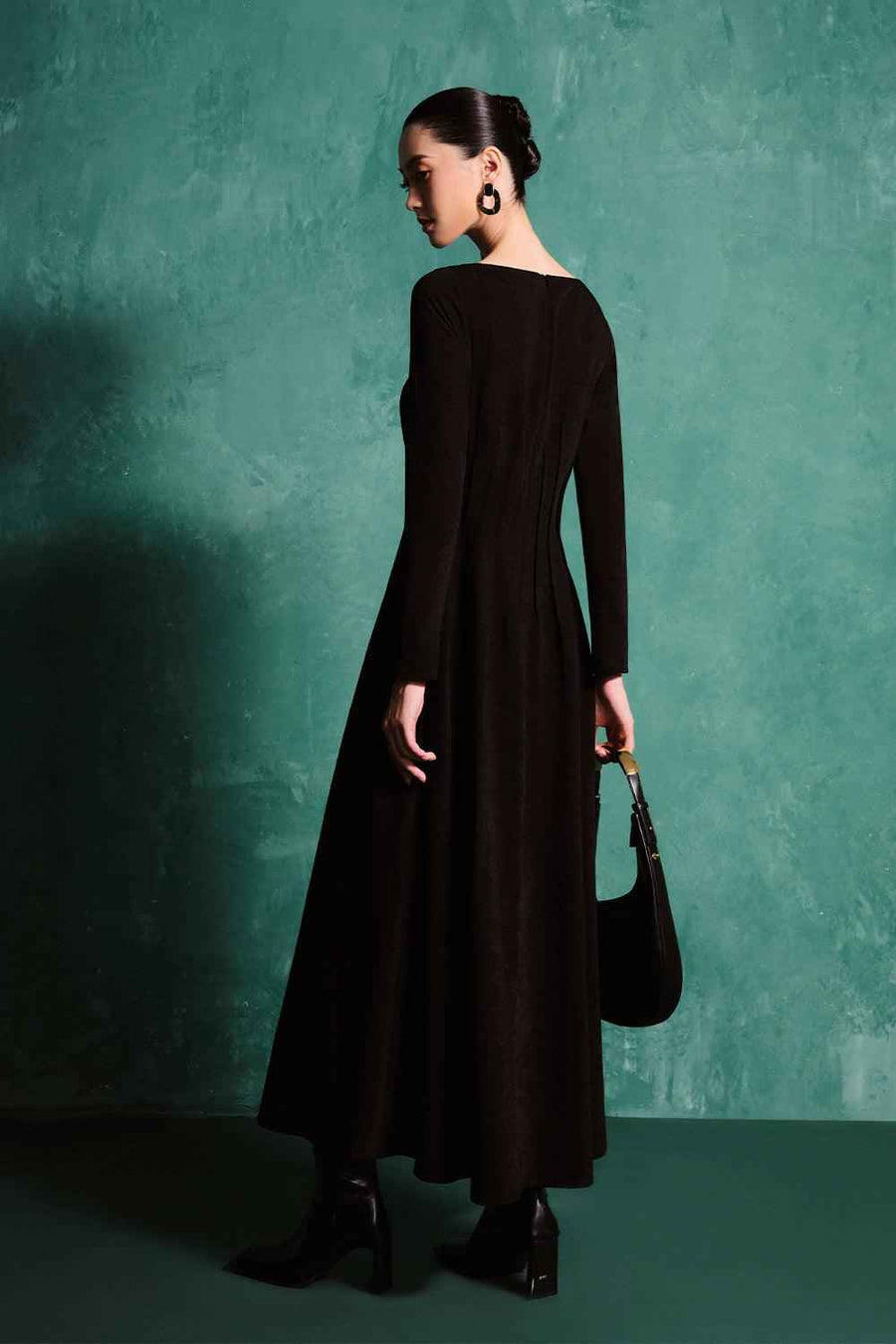 Kaliyah A-line Long Sleeved Spandex Velvet Midi Dress