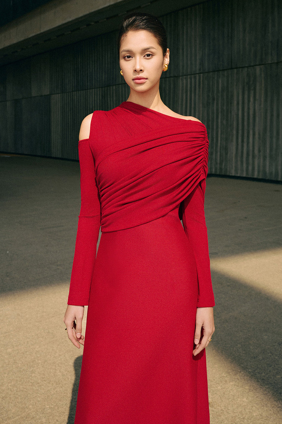 Luminous A-line Asymmetric Shoulder Jersey Maxi Dress 3