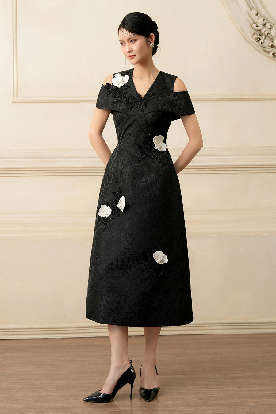 Vera A-line Cold Shoulder Sleeved Jacquard Midi Dress 6