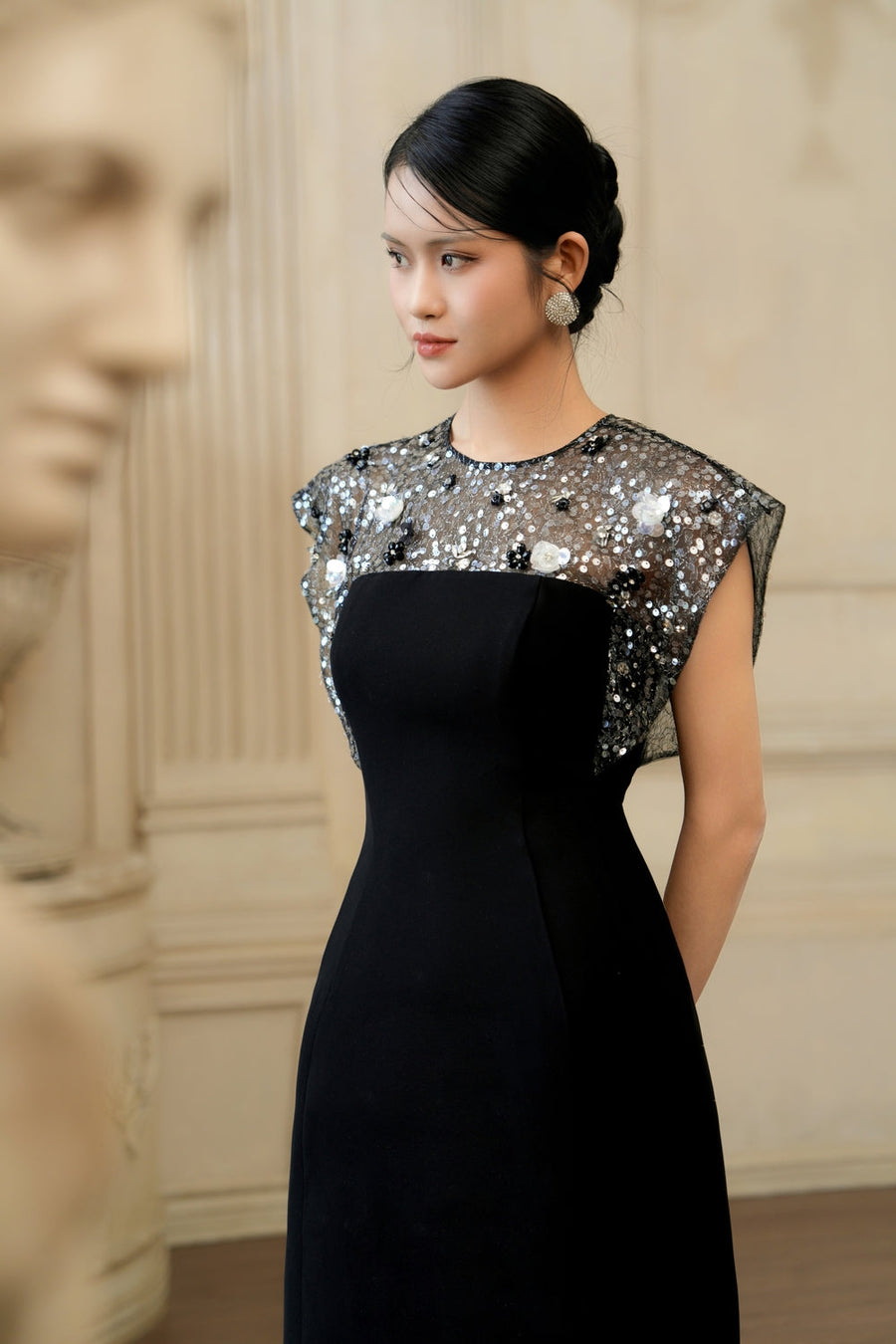Lyra Mermaid Round Neck Velvet Midi Dress 2