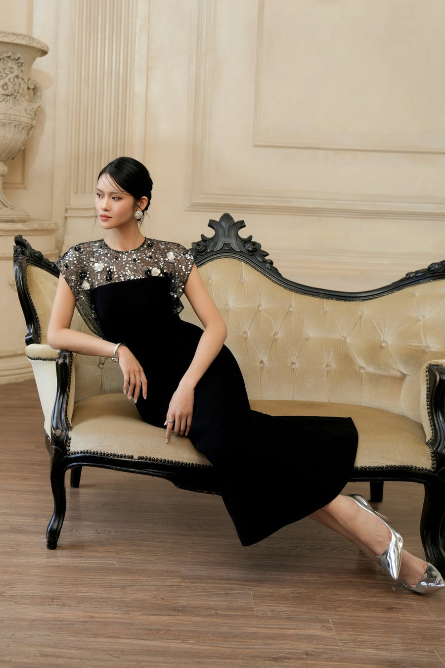 Lyra Mermaid Round Neck Velvet Midi Dress 4