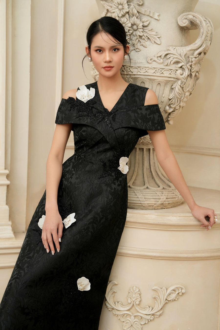 Vera A-line Cold Shoulder Sleeved Jacquard Midi Dress 4