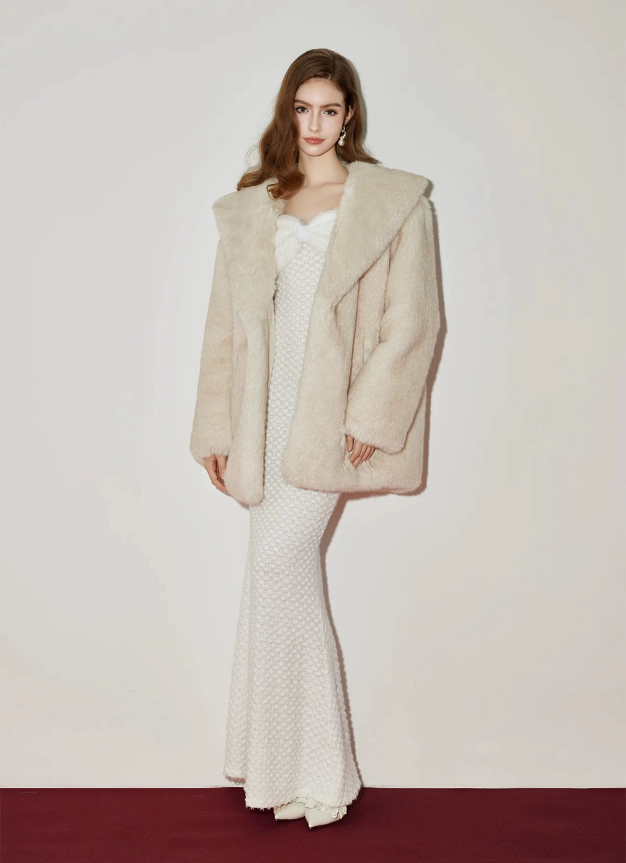 Cassie Eco creates a winter atmosphere with fox fur and eco friendly fur RESSALINA
