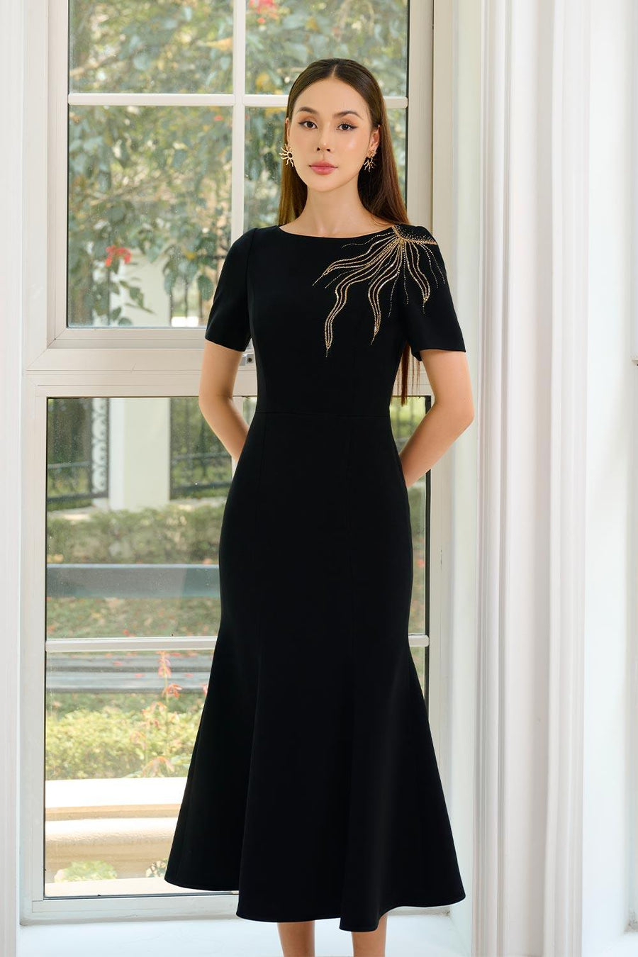 Calita Trumpet Boat Neck Twill Midi Dress Black Midi Dress CHANCOS