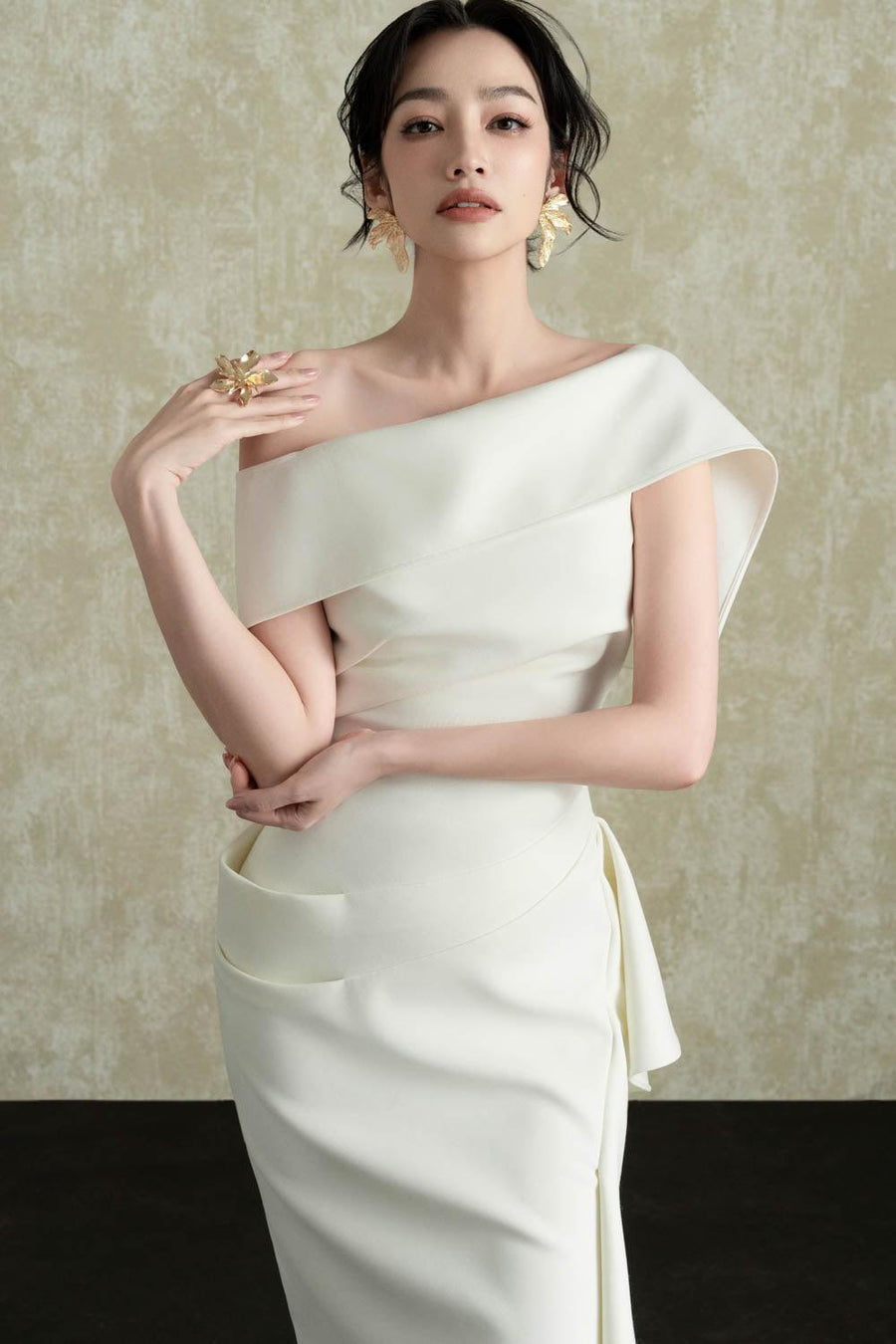 Arene Sheath Diagonal Neck Spandex Midi Dress 7