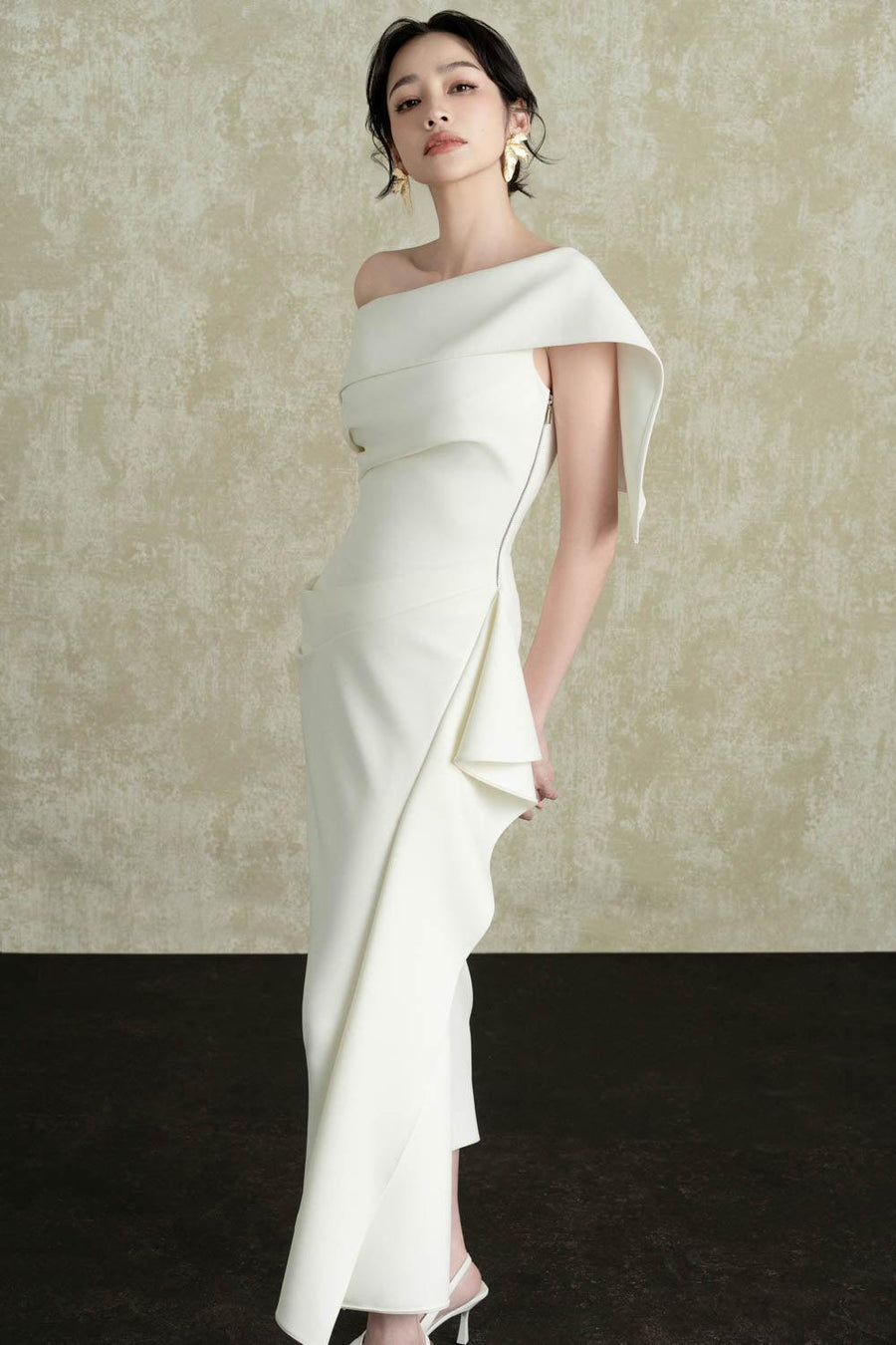 Arene Sheath Diagonal Neck Spandex Midi Dress 10