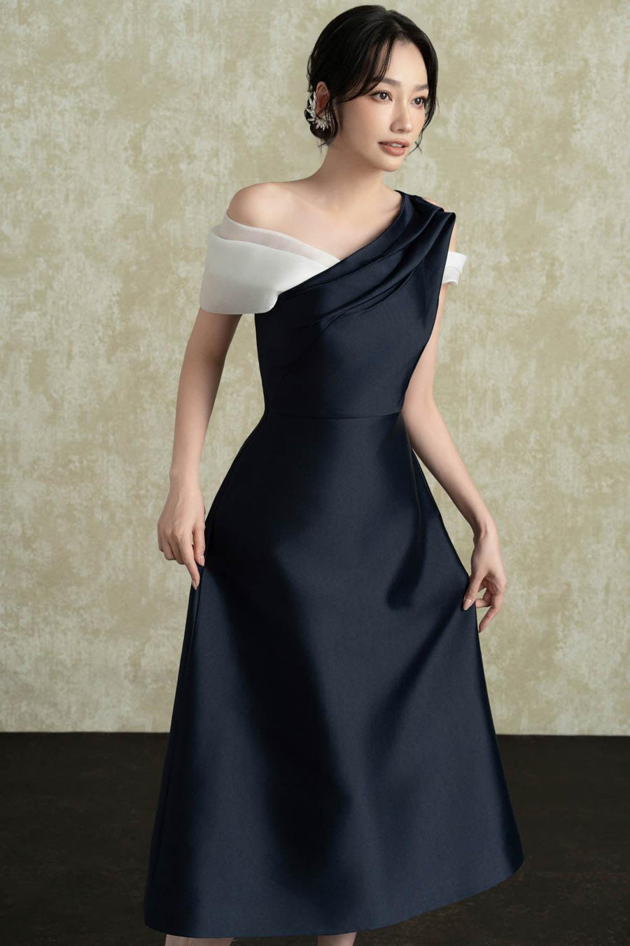Maven A-line Cold Shoulder Sleeved Taffeta Midi Dress 4
