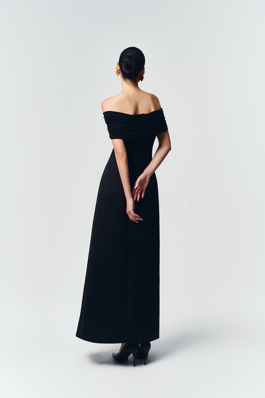 Silvera Off-Shoulder Gathering Maxi Dress 18