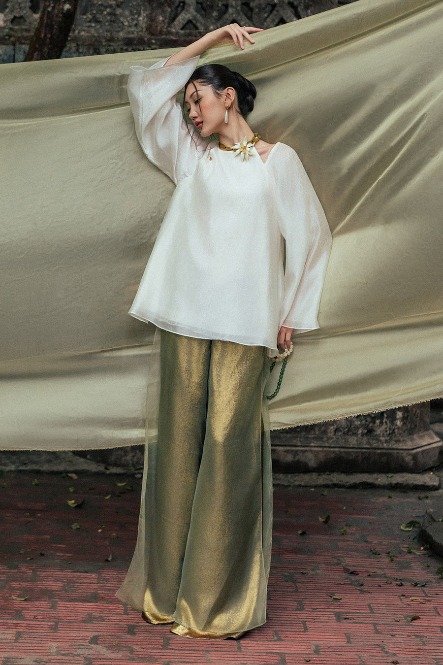 Thanh Hoa Asymmetric Neck Set 1