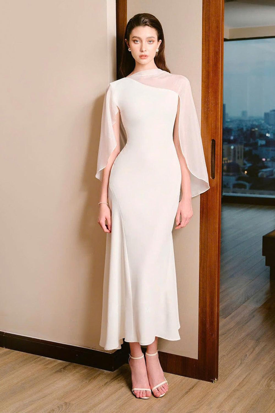Abigail Trumpet Cape Sleeved Twill Midi Dress Midi Dress Larmes