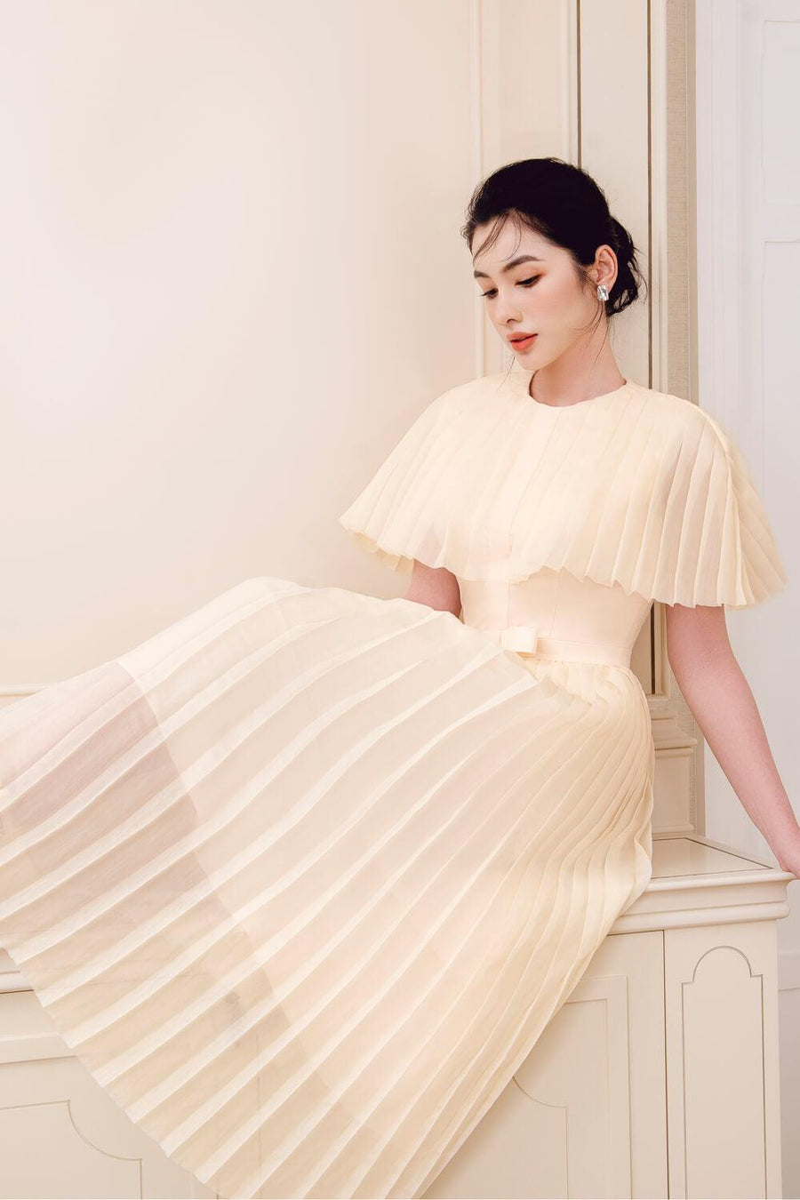 Angle Pleated Cape Shoulder Taffeta Midi Dress Midi Dress Larmes