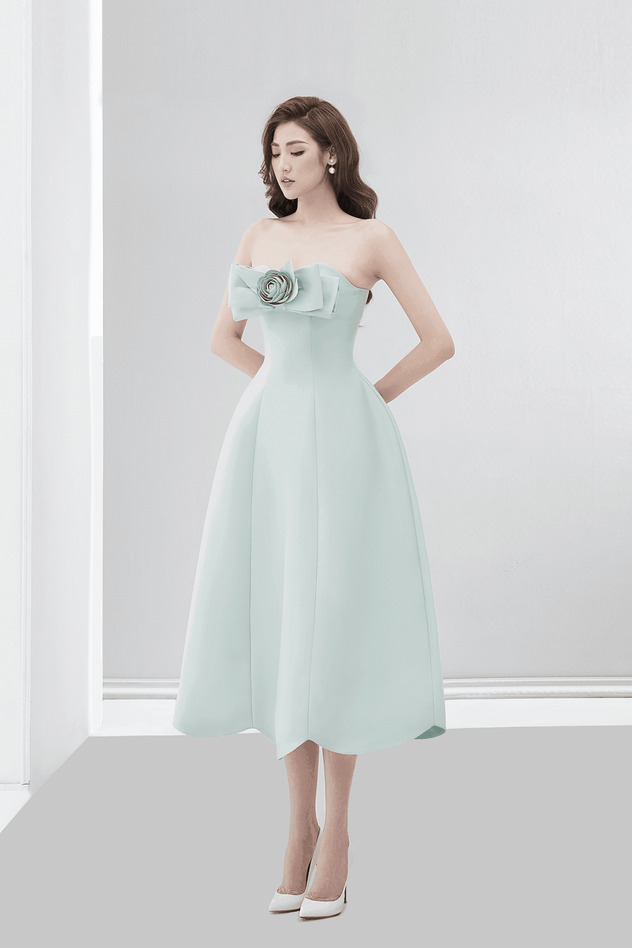 Countess Strapless Sweetheart Neck Taffeta Midi Dress
