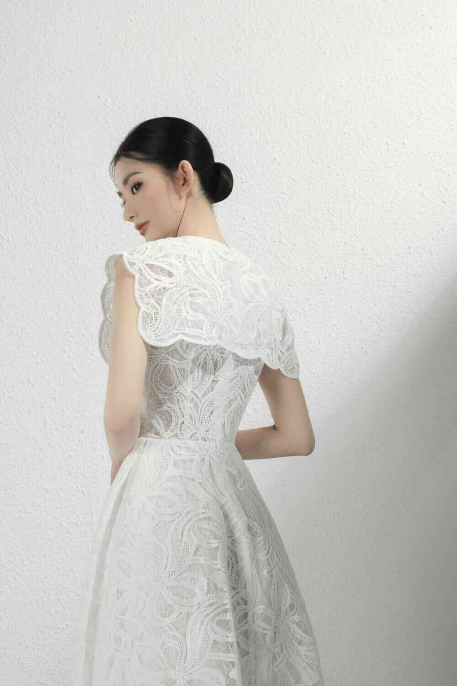 Enora A-line Round Neck Lace Midi Dress