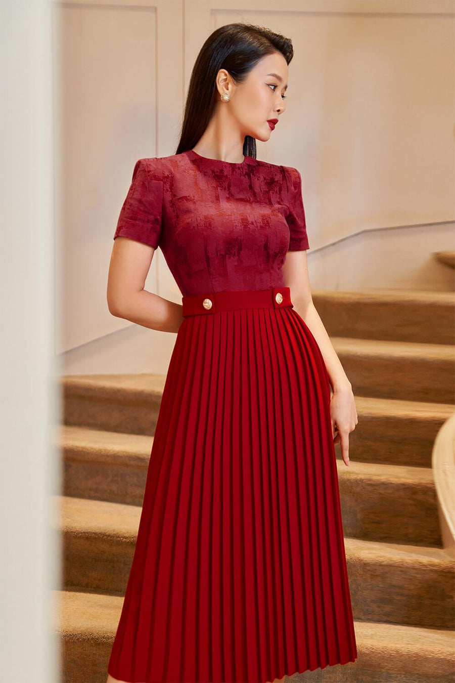 Gabriella Pleated Round Neck Punto Midi Dress 11
