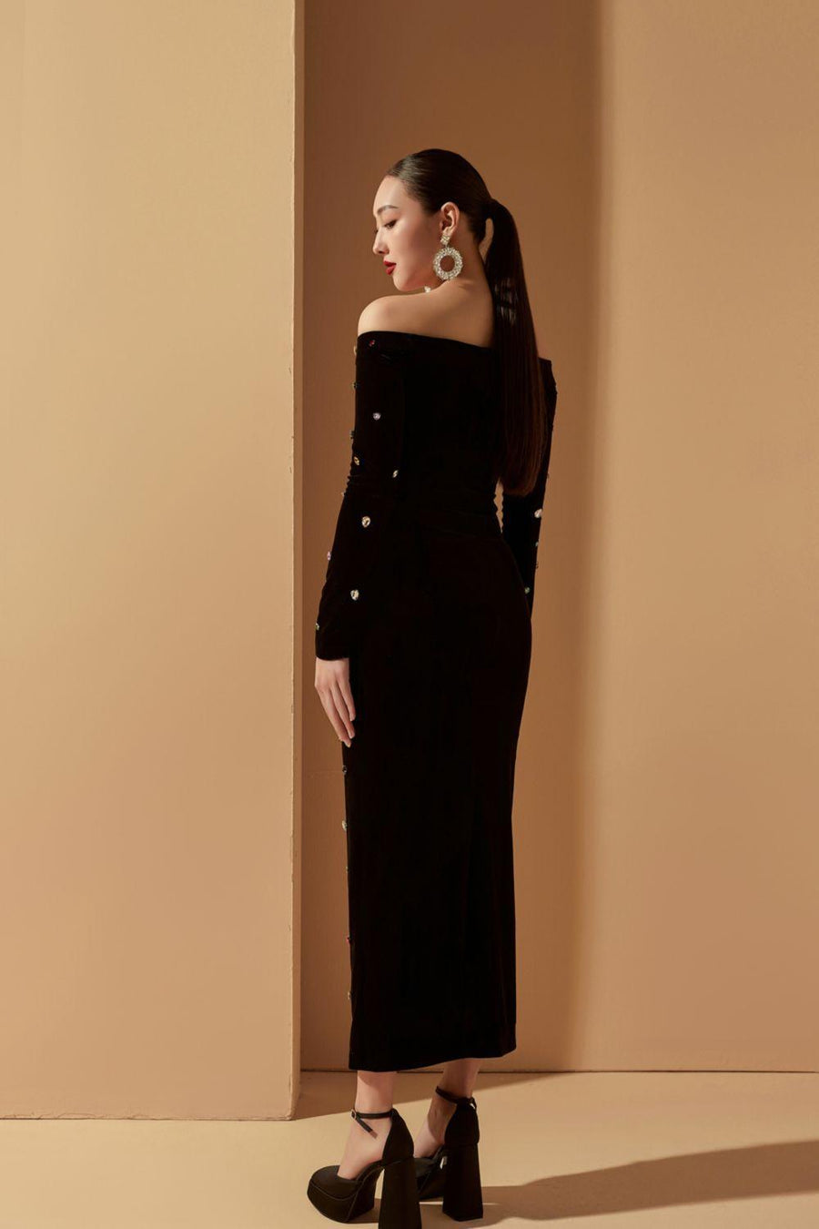 Genesis Sheath Off-Shoulder Velvet Midi Dress Midi Dress 21Six