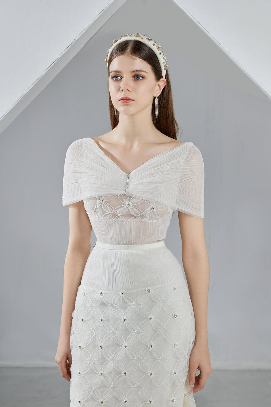 Kenna Straight Cape Sleeved Organza Midi Dress 3
