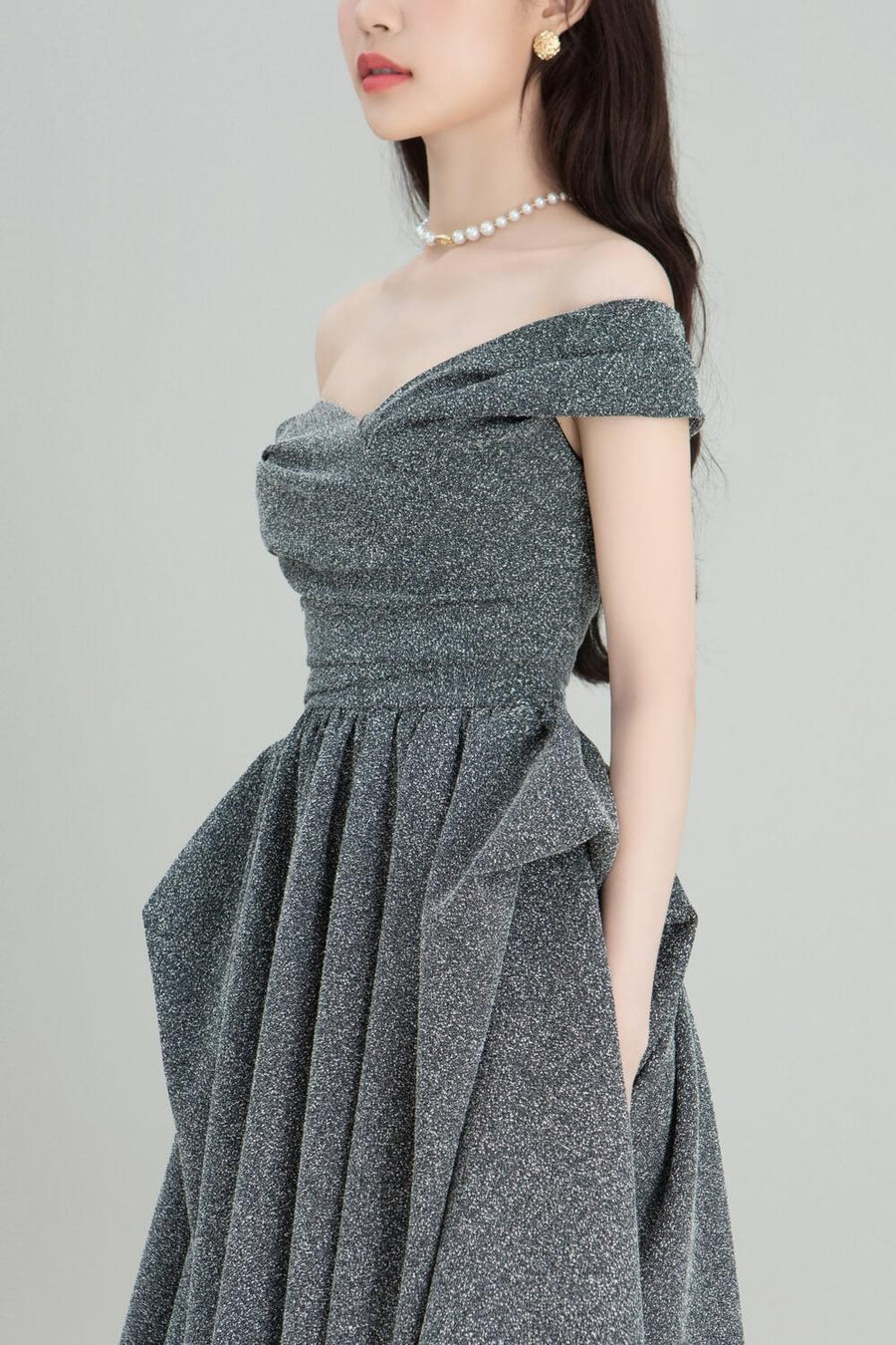 Kirei Gathered Asymmetric Shoulder Burlap Midi Dress Midi Dress Darling Diva