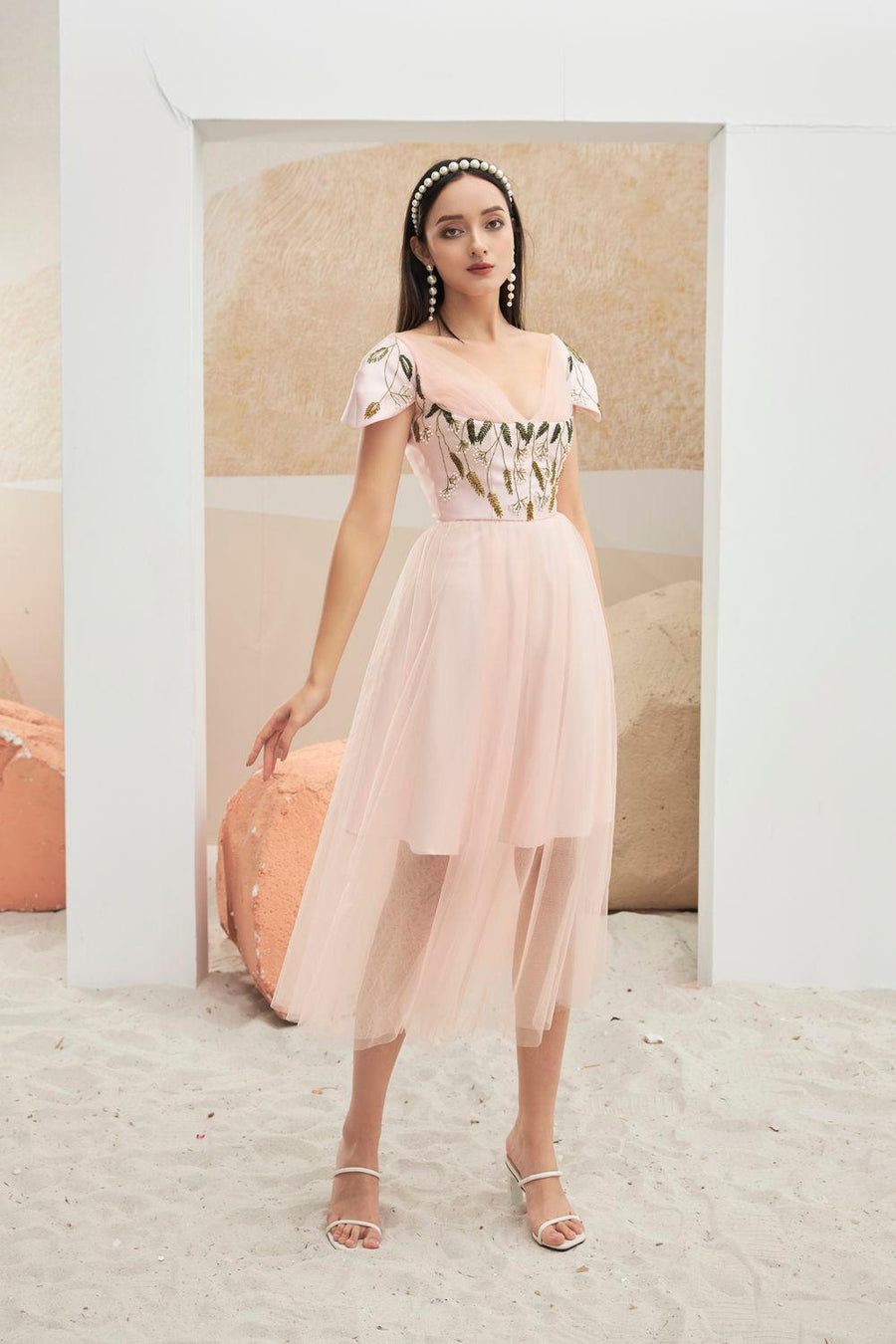 Limbat Fit and Flare V-Neck Taffeta Midi Dress 18