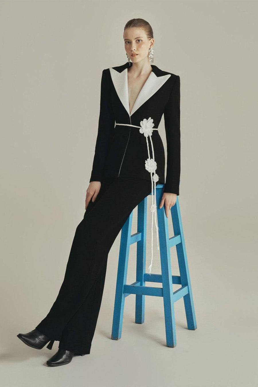 Luna Structured V-Neck Poly Silk Blazer 4