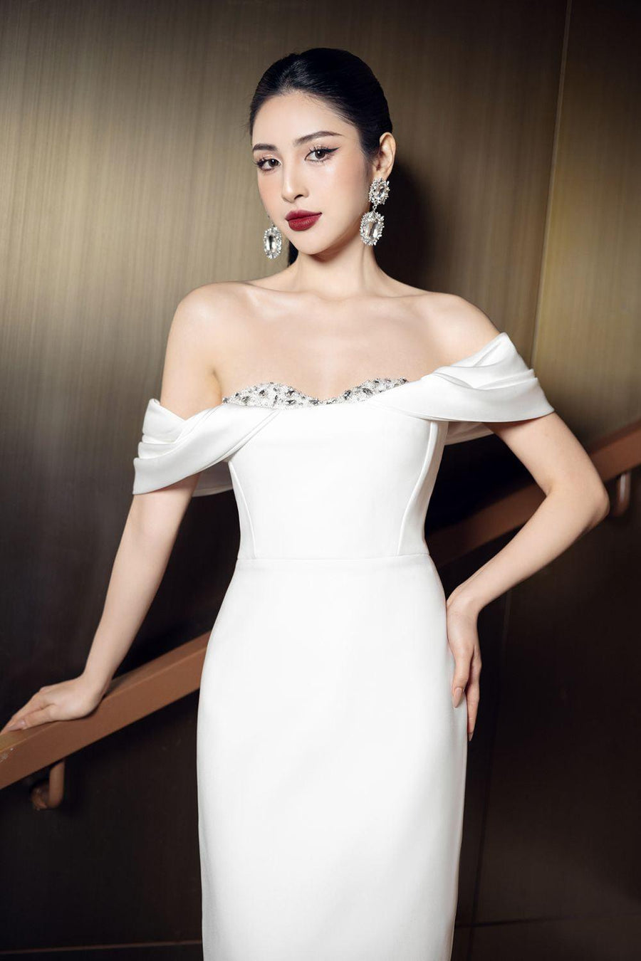 Rachel Sheath Off-Shoulder Texture Midi Dress Midi Dress 21Six