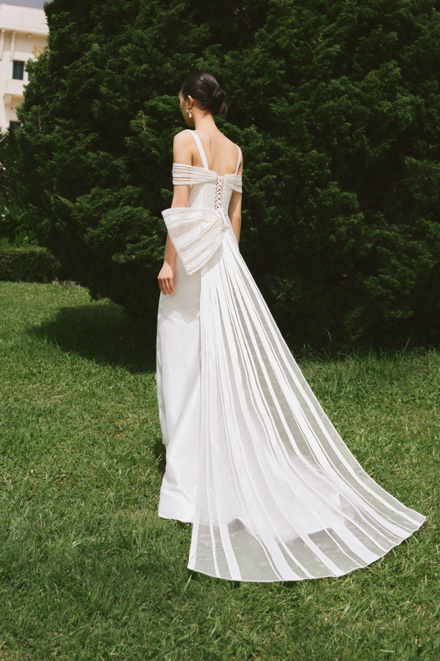 Rattan Trumpet Cold Shoulder Sleeved Silk Floor Length Dress 3