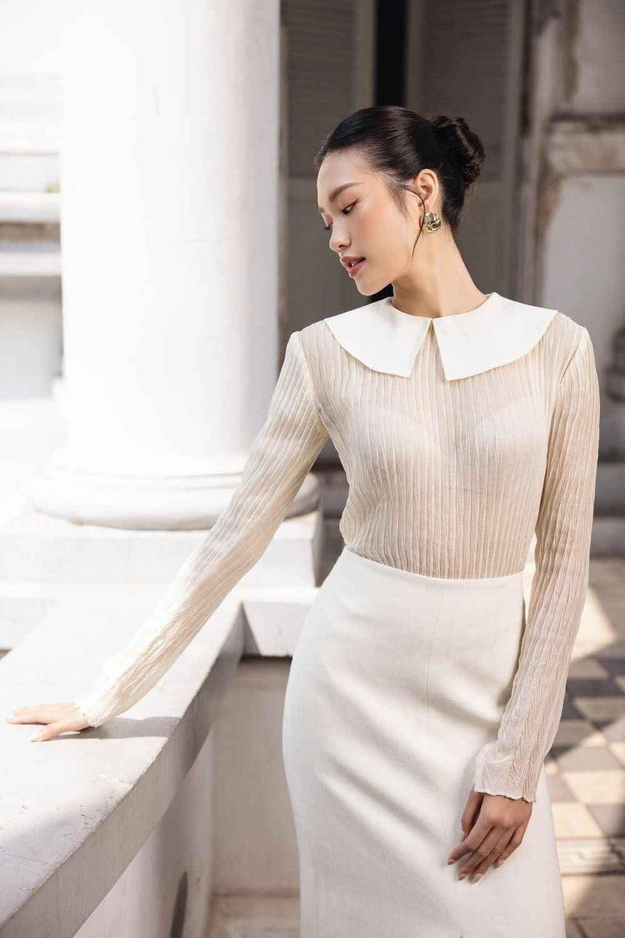 Rose Straight Pointed Flat Collar Chiffon Top