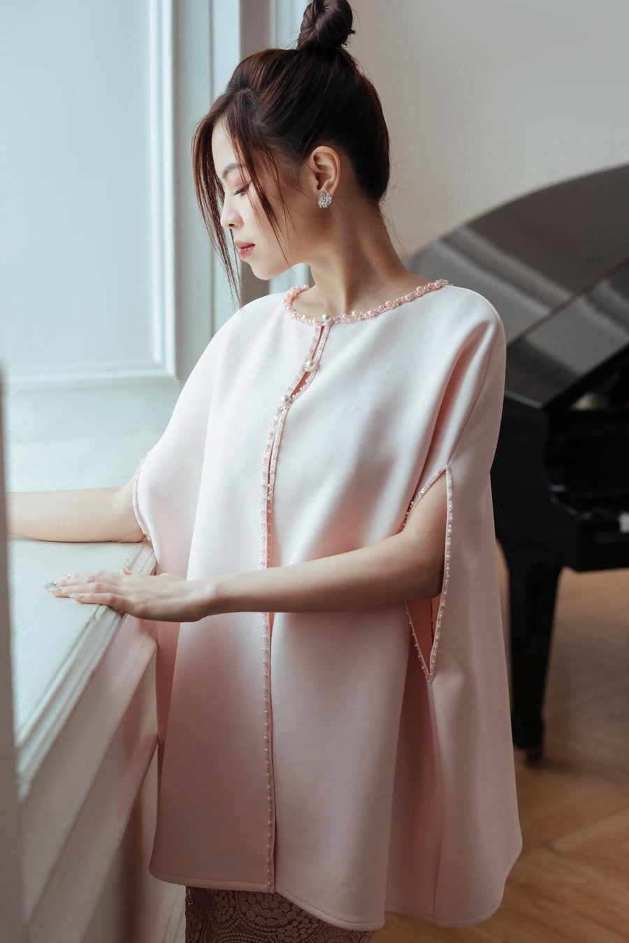 Ruby Straight Round Neck Synthetic Cape 2