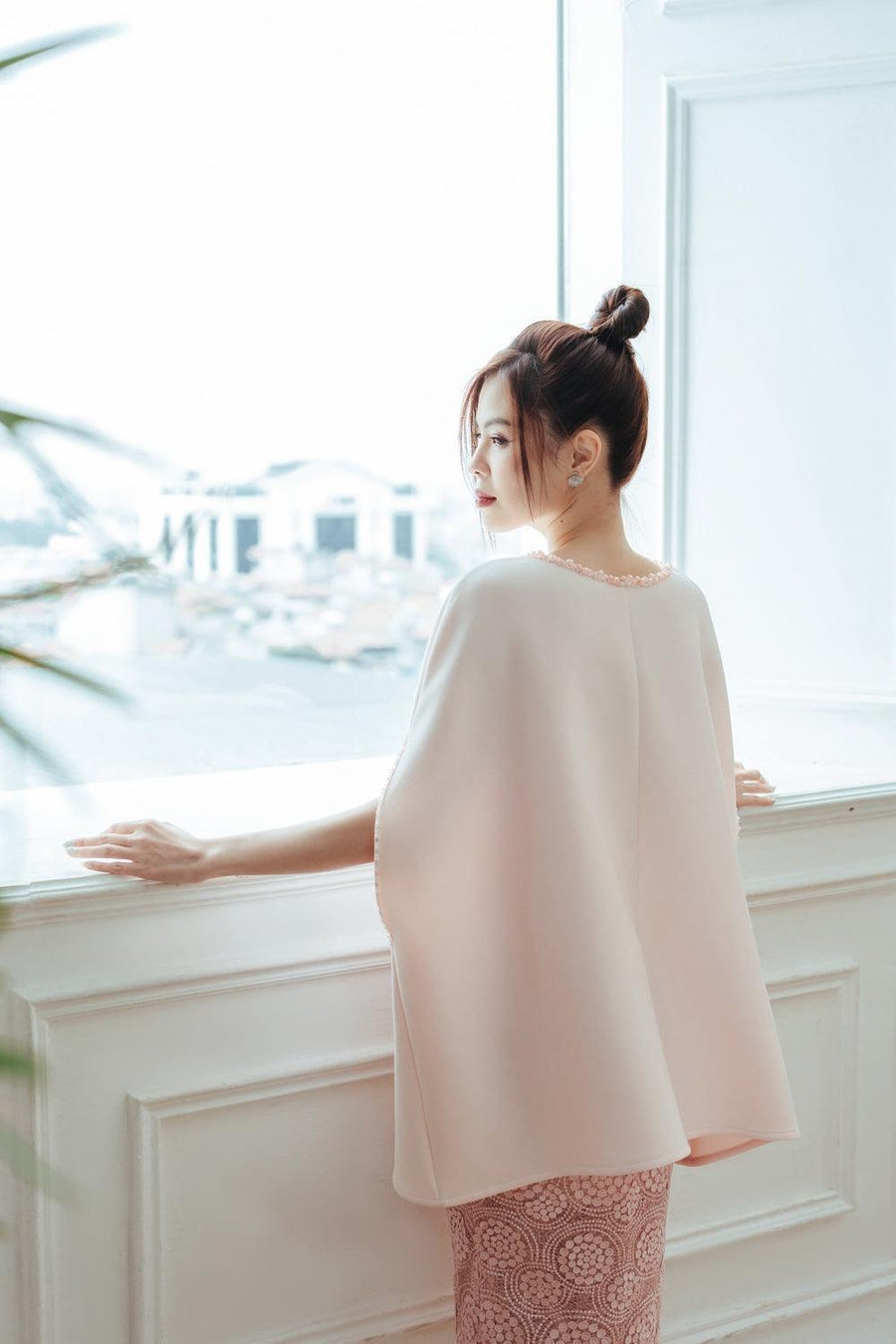 Ruby Straight Round Neck Synthetic Cape 3