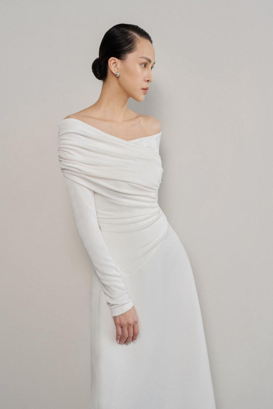 Valerie A-line Off-Shoulder Crinkle Crepe Midi Dress Midi Dress Eegen Studio