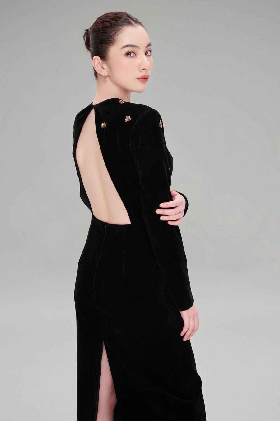 Vanessa Sheath Long Sleeved Velvet Midi Dress