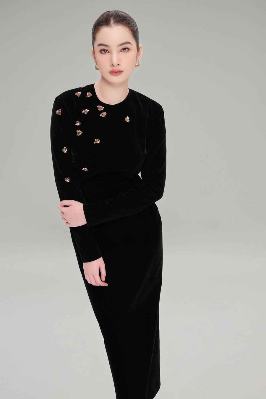 Vanessa Sheath Long Sleeved Velvet Midi Dress